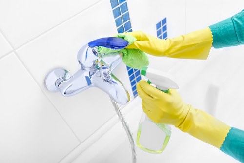 Professional deep cleaning for a Surrey flat with access considerations